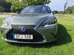 Grön Begagnad 2020 Lexus ES300H Luxury Line Sedan | 354 500 kr (Marknadspris)