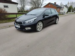 Svart Begagnad 2014 Kia Ceed Comfort Halvkombi | 69 000 kr (Marknadspris)