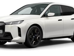 Vit (mineral white metallic) Begagnad 2025 BMW iX Comfort Edition SUV | 908 700 kr