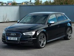 Svart Begagnad 2016 Audi S3 Comfort Halvkombi | 209 999 kr