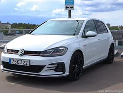 Vit samma som bilen Begagnad 2017 VW Golf VII GTI Halvkombi | 239 000 kr (Marknadspris)