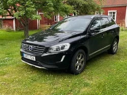 Svart Begagnad 2015 Volvo XC60 SUV | 169 000 kr (Marknadspris)