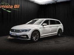 Vit Begagnad 2022 VW Passat R-line Kombi | 294 700 kr (Marknadspris)