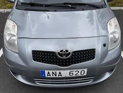 Grå Begagnad 2006 Toyota Yaris Halvkombi | 29 000 kr (Marknadspris)