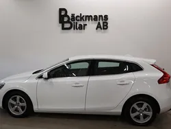 Vit Begagnad 2012 Volvo V40 Momentum Kombi | 139 000 kr (Marknadspris)
