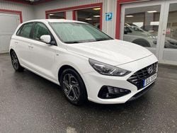 Vit Begagnad 2022 Hyundai i30 Essential Halvkombi | 189 900 kr (Marknadspris)