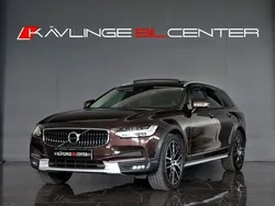 Mörkbrun (brun) Begagnad 2017 Volvo V90 CC Inscription Kombi | 249 900 kr (Marknadspris)