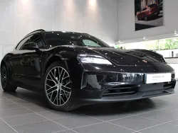 Svart Begagnad 2024 Porsche Taycan Sport Turismo Sedan | 995 000 kr