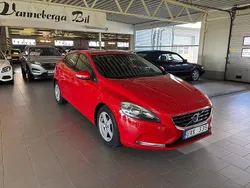 Röd Begagnad 2013 Volvo V40 Kinetic Kombi | 99 900 kr (Marknadspris)