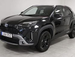 Svart Begagnad 2022 Toyota Yaris Hybrid SUV | 309 000 kr (Lite dyr)