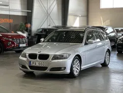Ljusgrå Begagnad 2009 BMW 320 Comfort Edition Kombi | 39 900 kr (Marknadspris)