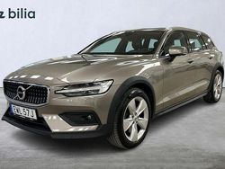 Grå Begagnad 2019 Volvo V60 CC SE Kombi | 229 900 kr (Marknadspris)