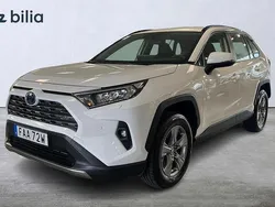 Vit Ny 2025 Toyota RAV4 Hybrid Active SUV | 419 900 kr (Superpris)