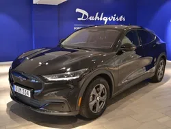Svart Begagnad 2021 Ford Mustang Mach-E SUV | 369 000 kr (Superpris)