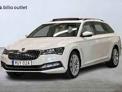 Vit Begagnad 2021 Skoda Superb Kombi | 269 900 kr (Marknadspris)