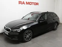 Svart Begagnad 2020 BMW 330e Sport Line Kombi | 269 900 kr (Bra pris)