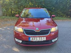Röd Begagnad 2014 Skoda Rapid Halvkombi | 65 000 kr (Marknadspris)