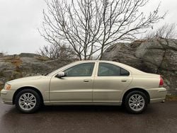 Metallic guld/brun Begagnad 2007 Volvo S60 Momentum Sedan | 55 000 kr (Dyr)