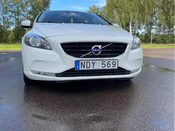 Vit Begagnad 2013 Volvo V40 Kinetic Kombi | 118 000 kr (Marknadspris)