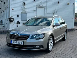 Ljusbrun Begagnad 2014 Skoda Superb Ambition Kombi | 89 900 kr (Bra pris)