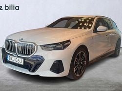 Vit Begagnad 2024 BMW 530e M Sport Kombi | 629 900 kr (Bra pris)