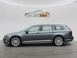 Mörkgrå (grå) Begagnad 2017 VW Passat R-line Kombi | 139 500 kr (Marknadspris)
