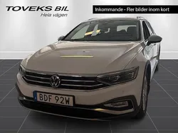 Vit (glacier white metallic) Begagnad 2024 VW Passat Alltrack Kombi | 399 900 kr (Marknadspris)