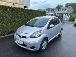 Silver Begagnad 2011 Toyota Aygo Halvkombi | 27 000 kr (Bra pris)