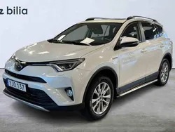 Vit Begagnad 2017 Toyota RAV4 Hybrid SUV | 249 800 kr (Bra pris)