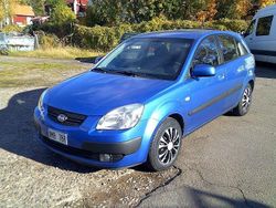 Mörkblå (blå) Begagnad 2006 Kia Rio Halvkombi | 24 500 kr (Lite dyr)