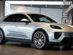 Silver Begagnad 2024 Porsche Macan 4 Electric SUV | 895 000 kr