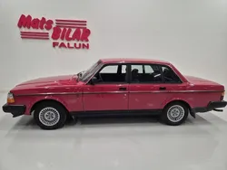 Röd Begagnad 1993 Volvo 244 Sedan | 129 900 kr