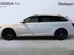 Vit Begagnad 2023 Skoda Superb Kombi | 419 000 kr