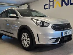 Grå Begagnad 2017 Kia Niro Advance SUV | 179 900 kr (Marknadspris)