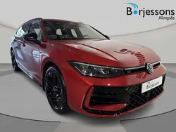 Röd Ny 2025 VW Passat R-line Kombi | 599 900 kr (Dyr)
