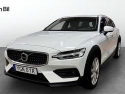 Vit Begagnad 2019 Volvo V60 CC Momentum Kombi | 309 000 kr (Lite dyr)