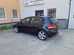 Svart Begagnad 2011 VW Golf Halvkombi | 43 000 kr (Marknadspris)
