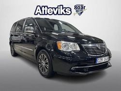 Svart Begagnad 2013 Lancia Voyager Minibuss | 159 900 kr