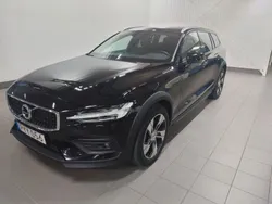 Svart Begagnad 2022 Volvo V60 CC Kombi | 309 900 kr (Bra pris)