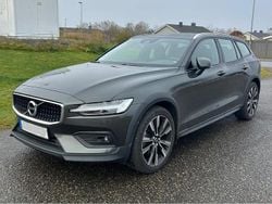Grå Begagnad 2022 Volvo V60 CC Momentum Kombi | 300 000 kr (Bra pris)
