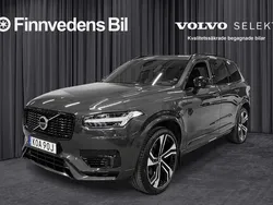 Grå Begagnad 2023 Volvo XC90 Ultimate SUV | 744 800 kr (Marknadspris)