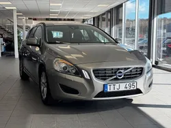 Ljusbrun (brun) Begagnad 2012 Volvo V60 Momentum Kombi | 104 900 kr (Bra pris)