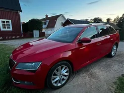 Röd Begagnad 2016 Skoda Superb Kombi | 99 000 kr (Superpris)