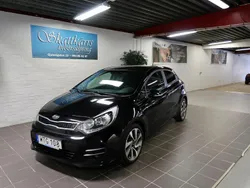 Svart Begagnad 2015 Kia Rio Halvkombi | 59 000 kr (Bra pris)