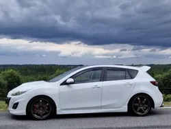 Vit Begagnad 2009 Mazda 3 Halvkombi | 95 000 kr (Lite dyr)