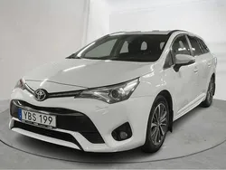 Vit Begagnad 2016 Toyota Avensis | 155 000 kr