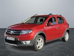 Röd Begagnad 2016 Dacia Sandero Stepway Halvkombi | 89 900 kr (Marknadspris)