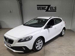 Vit Begagnad 2017 Volvo V40 CC Kombi | 159 000 kr (Marknadspris)