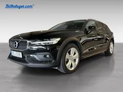 Svart Begagnad 2022 Volvo V60 CC Kombi | 389 900 kr (Marknadspris)