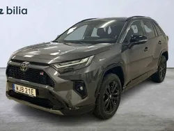 Attitude black (218) Begagnad 2023 Toyota RAV4 Hybrid Sport SUV | 499 900 kr (Marknadspris)